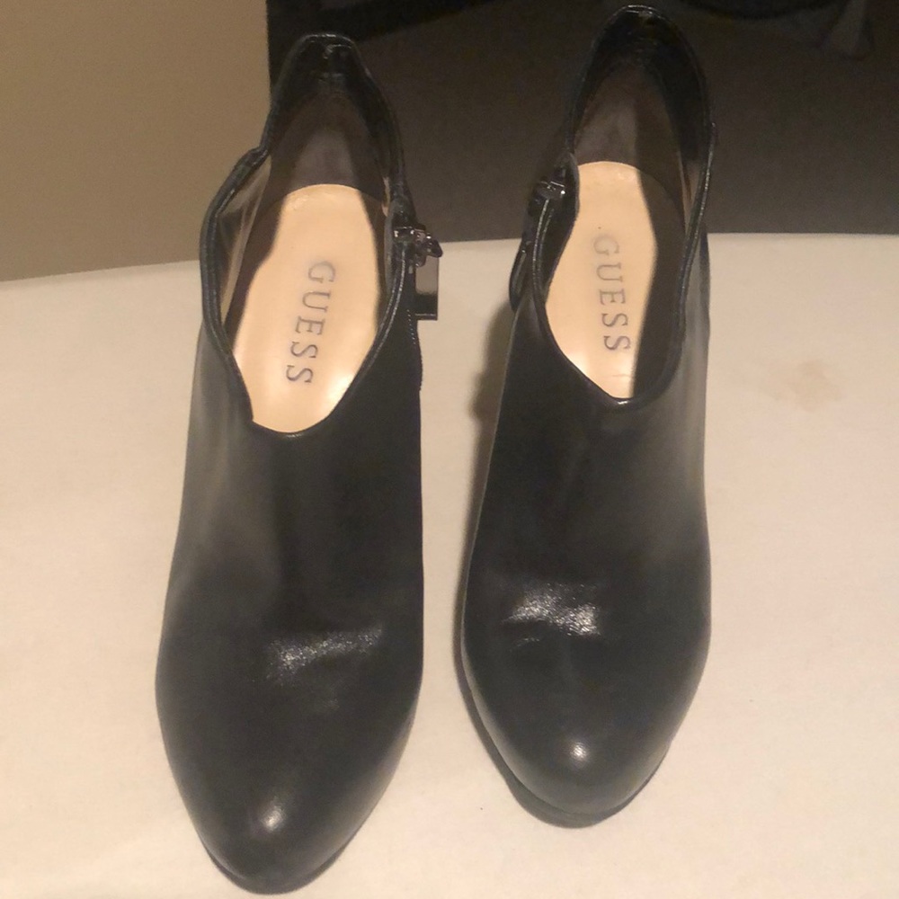 Guess Black Booties With Snake Print On The Heel. - image 1